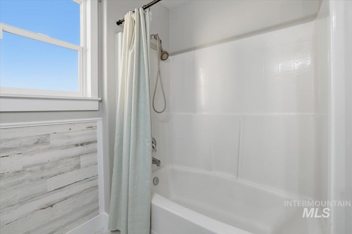 1108 N Autumn Wind Dr, Nampa, Idaho 83687, 3 Bedrooms, 2 Bathrooms, Residential For Sale, Price $559,900,MLS 98971960