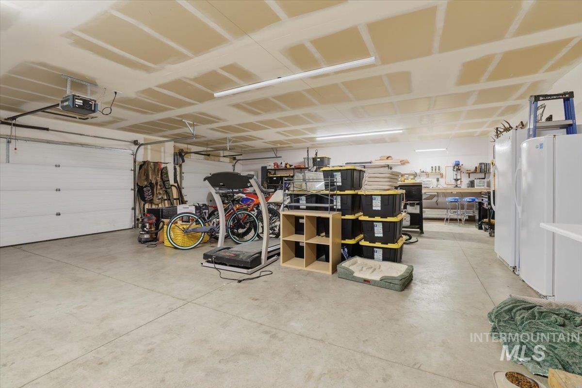 1108 N Autumn Wind Dr, Nampa, Idaho 83687, 3 Bedrooms, 2 Bathrooms, Residential For Sale, Price $559,900,MLS 98971960