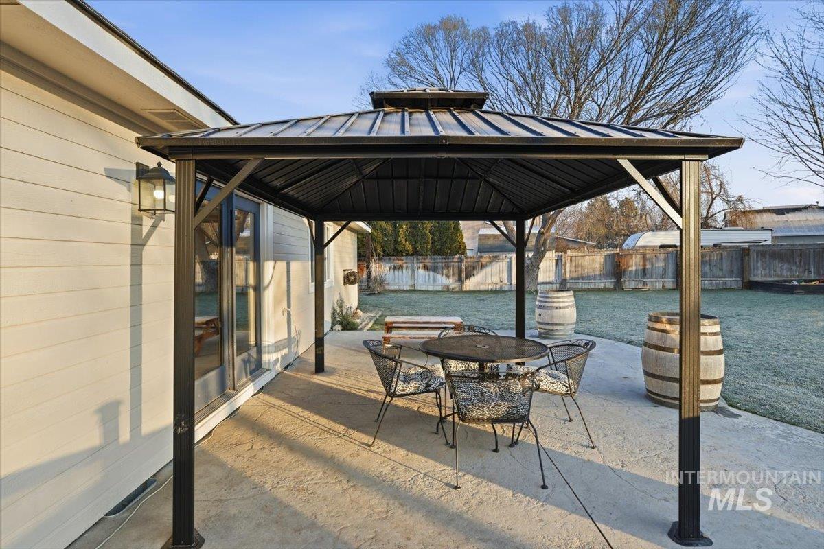 1108 N Autumn Wind Dr, Nampa, Idaho 83687, 3 Bedrooms, 2 Bathrooms, Residential For Sale, Price $559,900,MLS 98971960