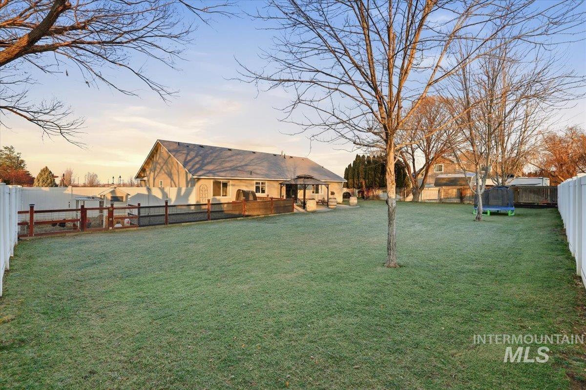 1108 N Autumn Wind Dr, Nampa, Idaho 83687, 3 Bedrooms, 2 Bathrooms, Residential For Sale, Price $559,900,MLS 98971960