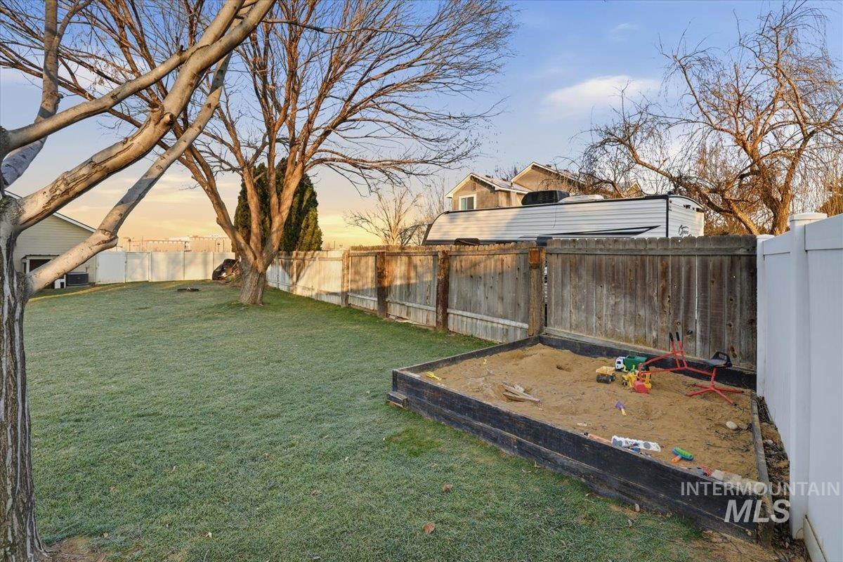 1108 N Autumn Wind Dr, Nampa, Idaho 83687, 3 Bedrooms, 2 Bathrooms, Residential For Sale, Price $559,900,MLS 98971960