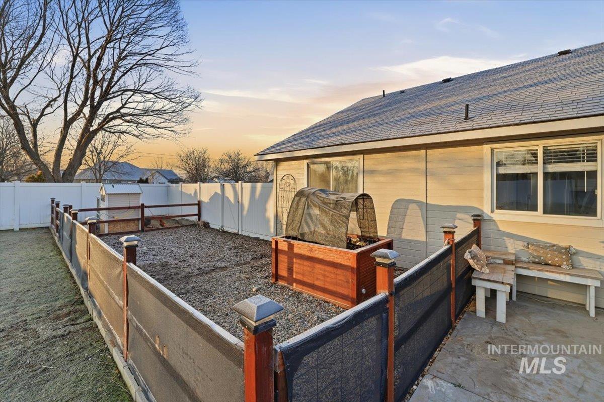 1108 N Autumn Wind Dr, Nampa, Idaho 83687, 3 Bedrooms, 2 Bathrooms, Residential For Sale, Price $559,900,MLS 98971960