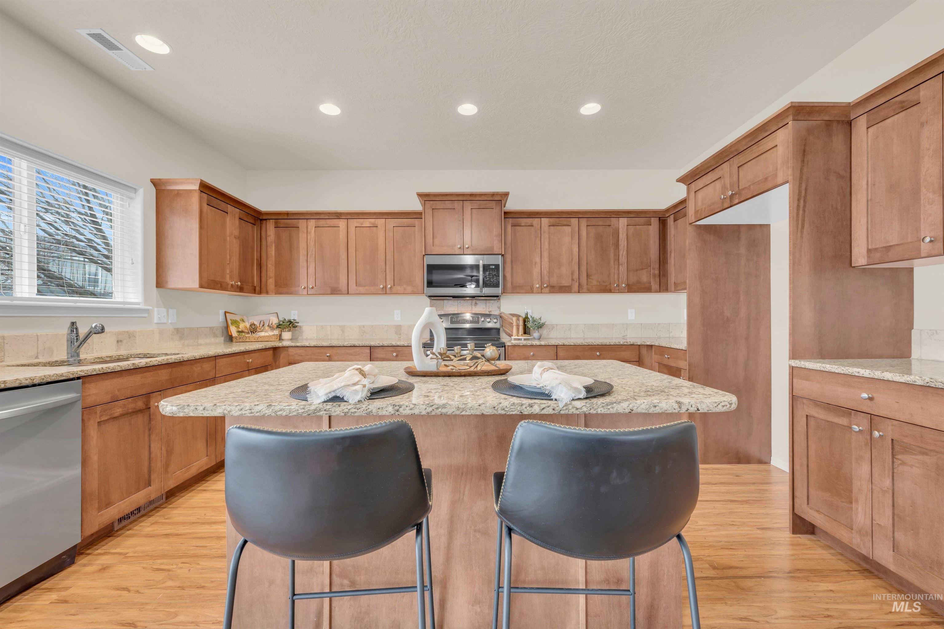 1931 E Melwood St, Meridian, Idaho 83642-9221, 5 Bedrooms, 2.5 Bathrooms, Residential For Sale, Price $639,000,MLS 98971965