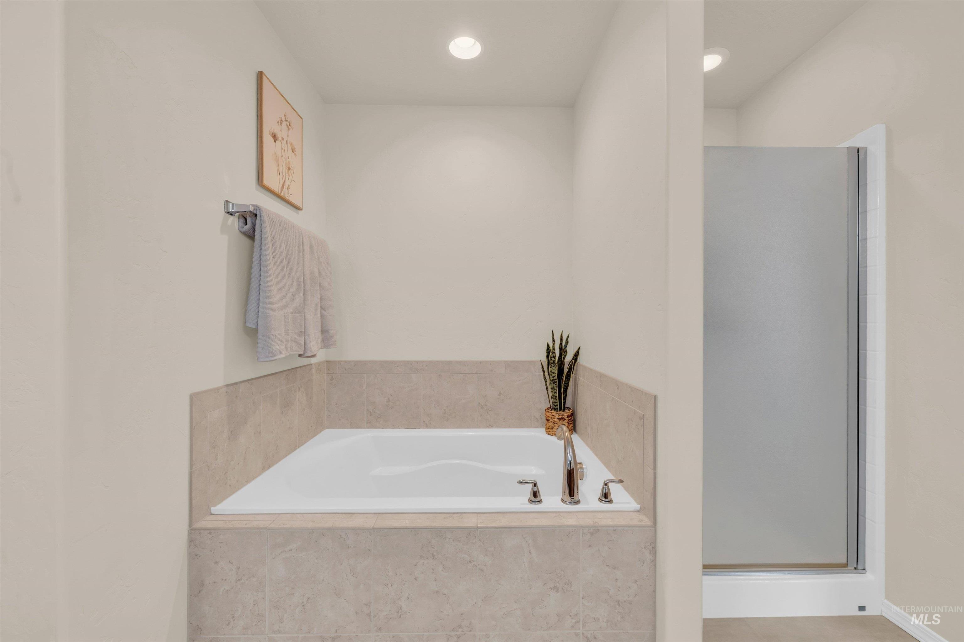 1931 E Melwood St, Meridian, Idaho 83642-9221, 5 Bedrooms, 2.5 Bathrooms, Residential For Sale, Price $639,000,MLS 98971965