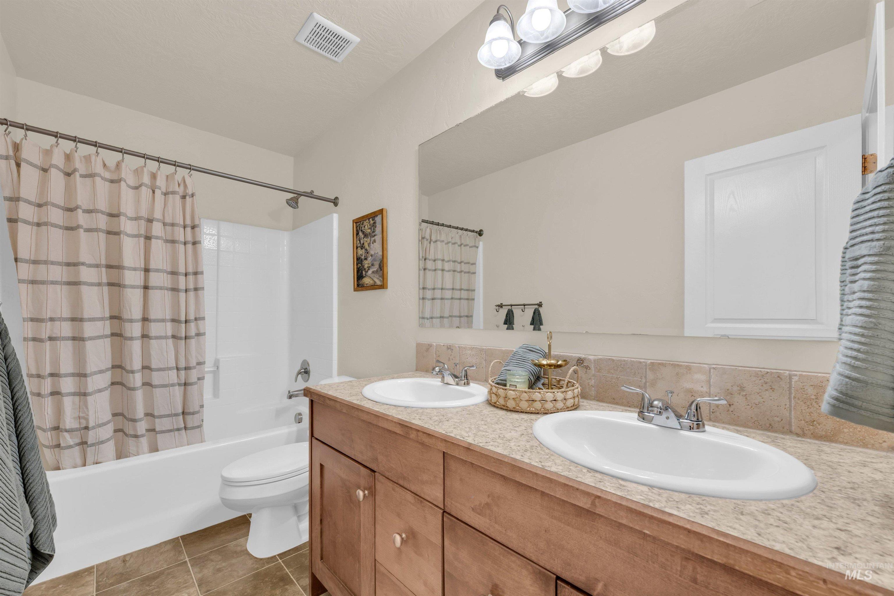 1931 E Melwood St, Meridian, Idaho 83642-9221, 5 Bedrooms, 2.5 Bathrooms, Residential For Sale, Price $639,000,MLS 98971965