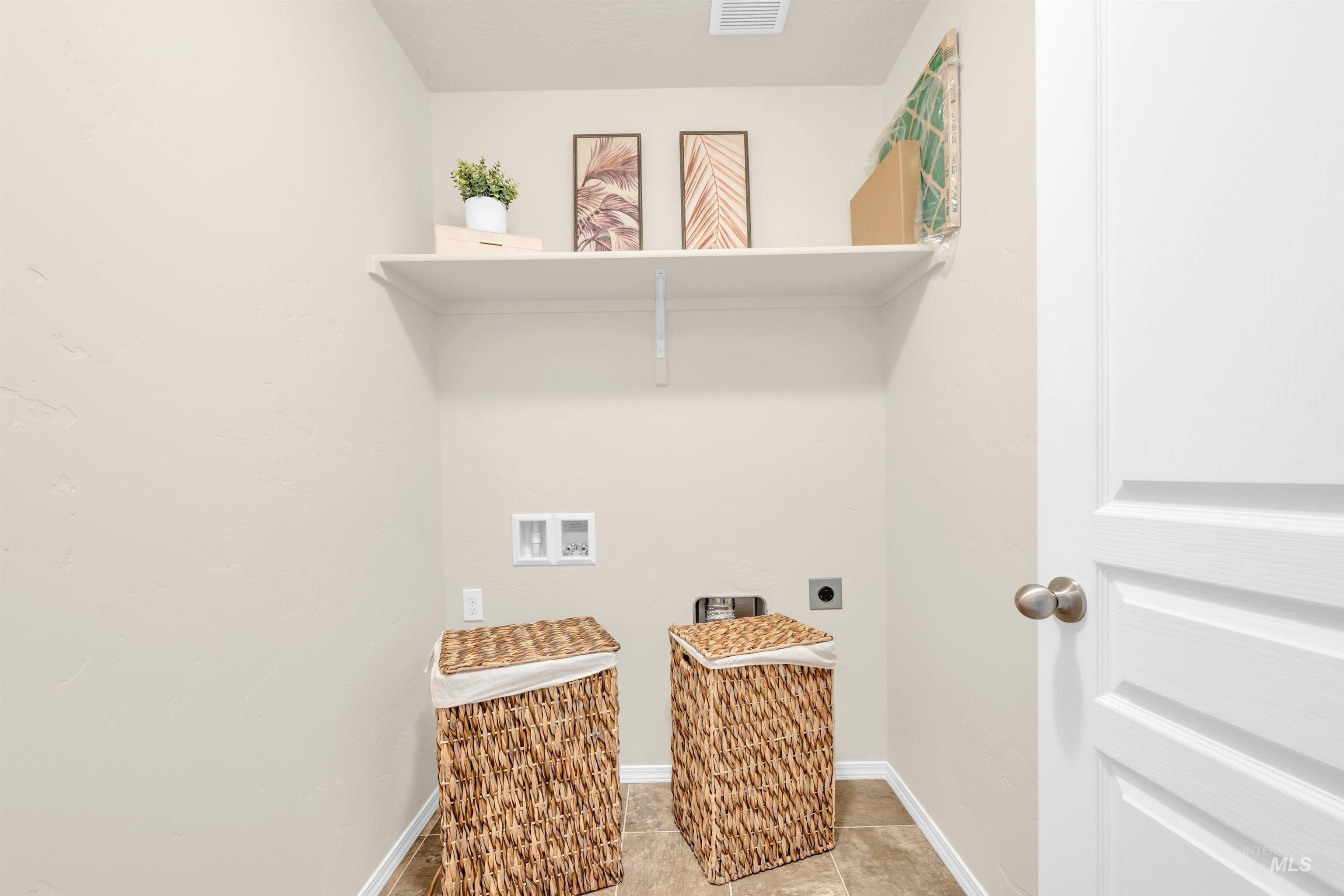 1931 E Melwood St, Meridian, Idaho 83642-9221, 5 Bedrooms, 2.5 Bathrooms, Residential For Sale, Price $639,000,MLS 98971965