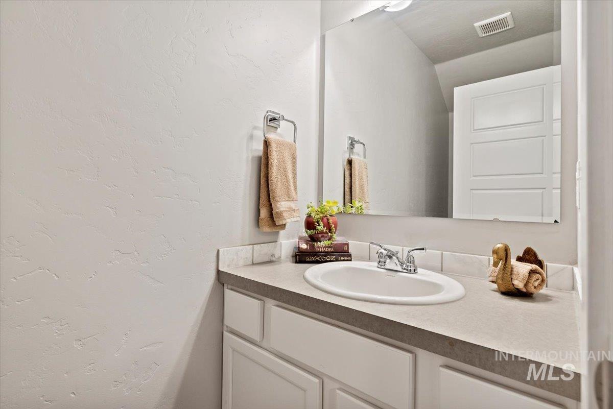 963 S Wavetrain, Boise, Idaho 83709, 2 Bedrooms, 1.5 Bathrooms, Residential For Sale, Price $327,900,MLS 98971971