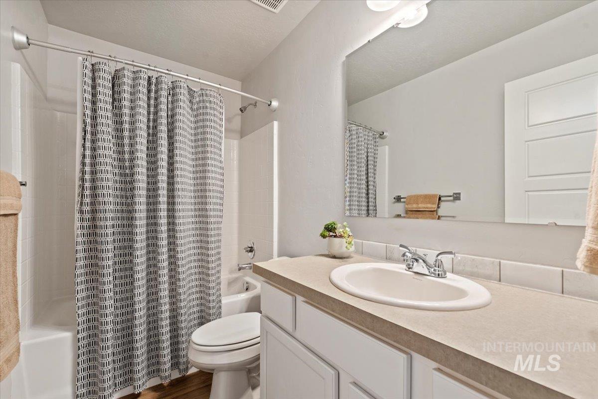 963 S Wavetrain, Boise, Idaho 83709, 2 Bedrooms, 1.5 Bathrooms, Residential For Sale, Price $327,900,MLS 98971971