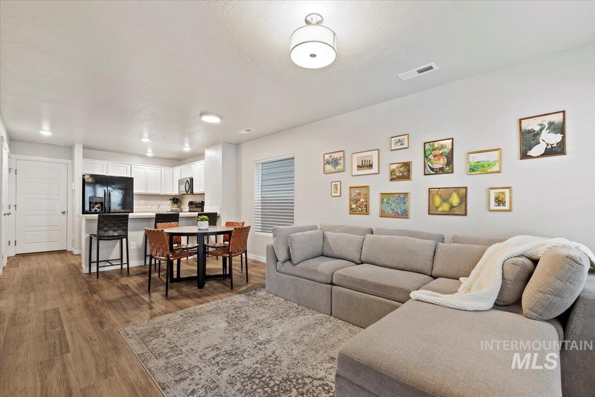 963 S Wavetrain, Boise, Idaho 83709, 2 Bedrooms, 1.5 Bathrooms, Residential For Sale, Price $327,900,MLS 98971971