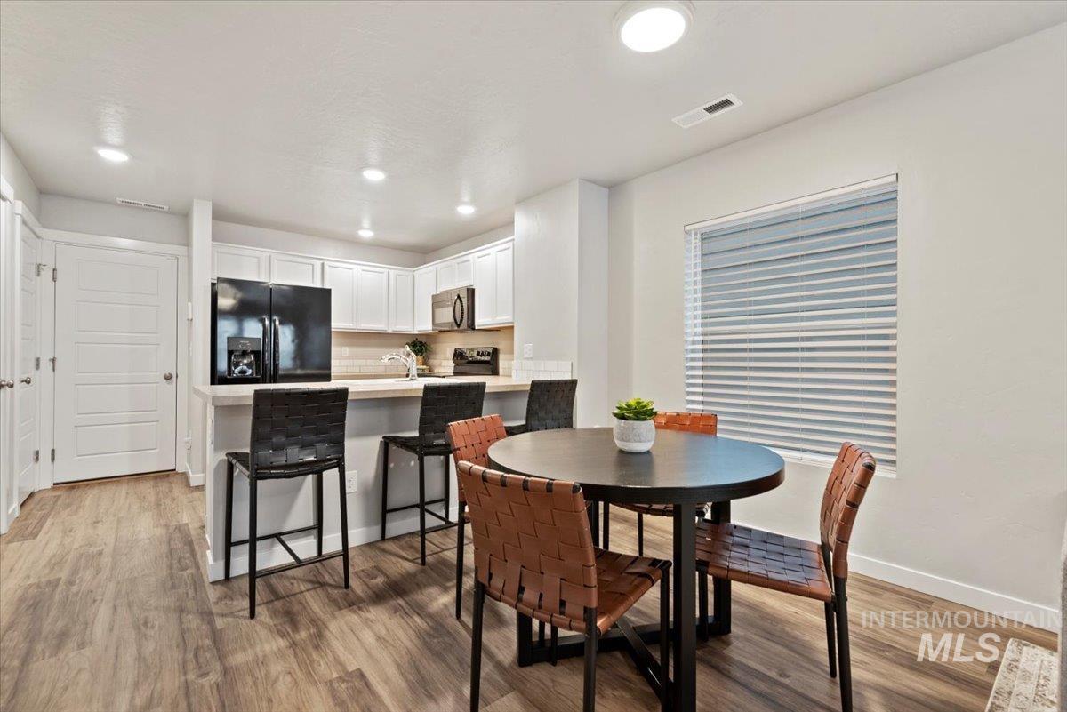 963 S Wavetrain, Boise, Idaho 83709, 2 Bedrooms, 1.5 Bathrooms, Residential For Sale, Price $327,900,MLS 98971971