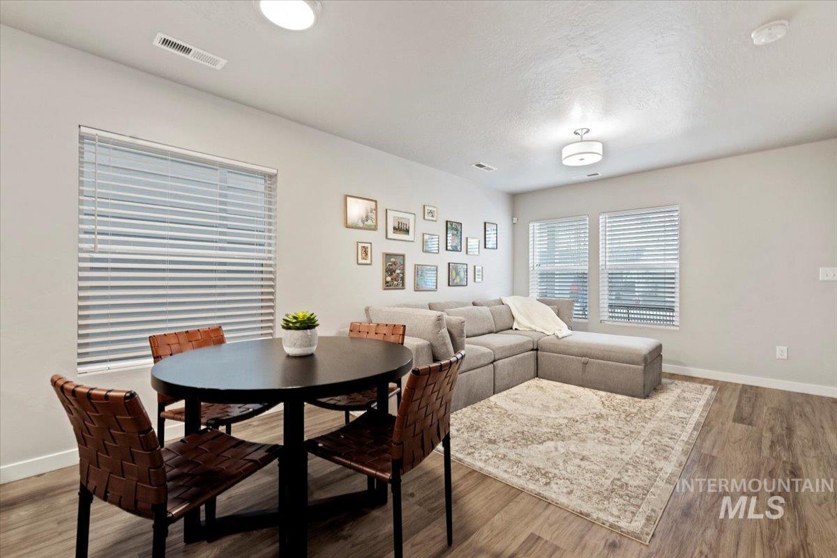 963 S Wavetrain, Boise, Idaho 83709, 2 Bedrooms, 1.5 Bathrooms, Residential For Sale, Price $327,900,MLS 98971971