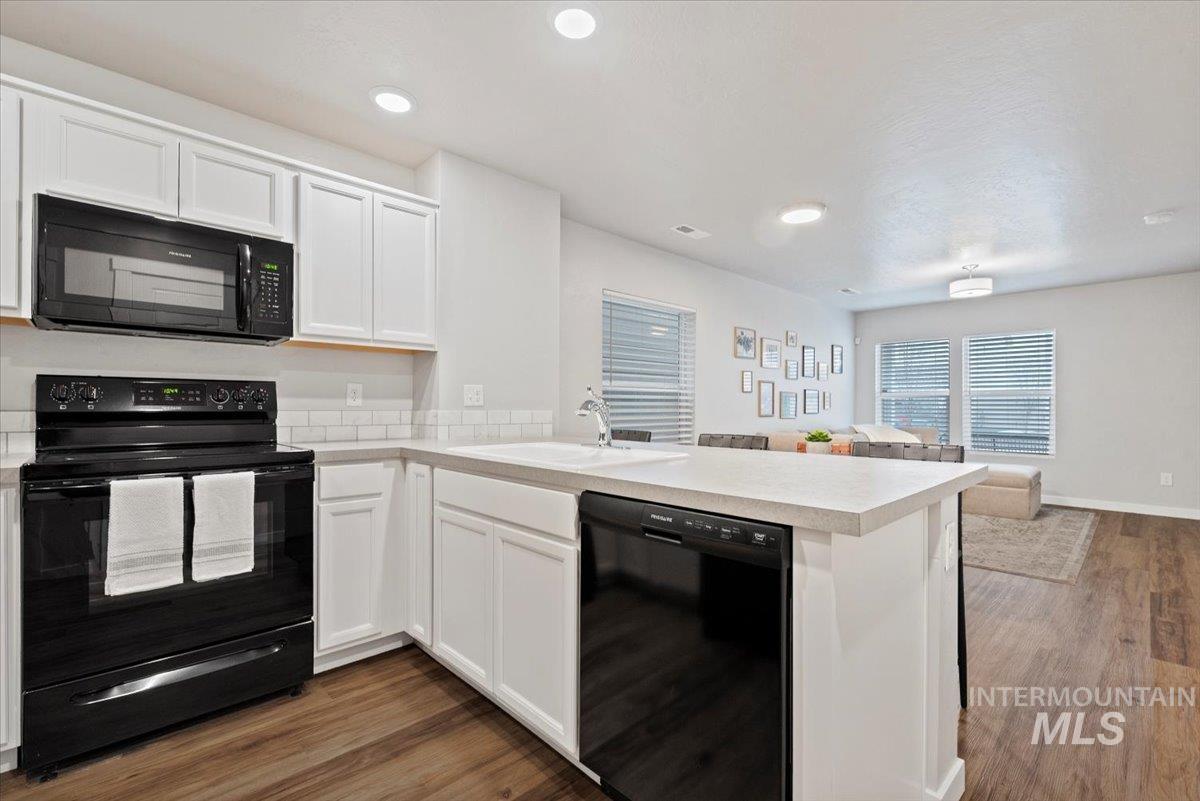 963 S Wavetrain, Boise, Idaho 83709, 2 Bedrooms, 1.5 Bathrooms, Residential For Sale, Price $327,900,MLS 98971971