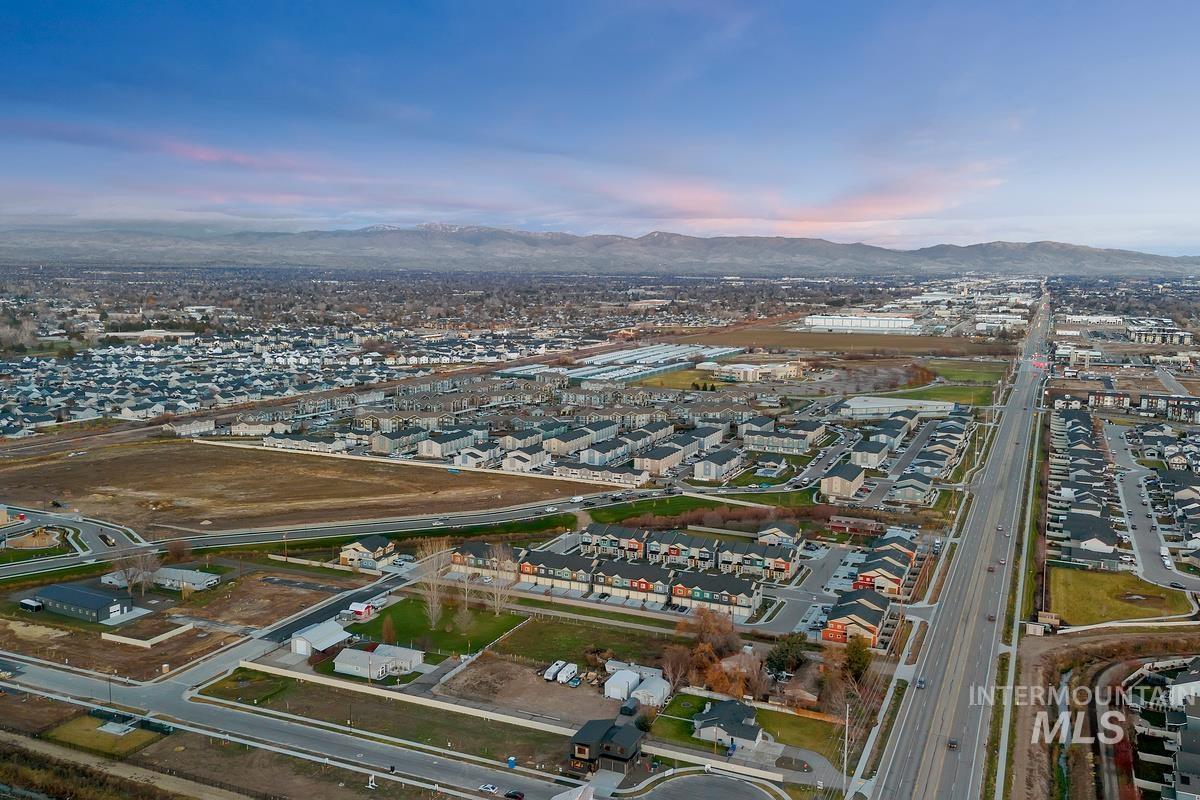 53 N Feather Reed Ave., Meridian, Idaho 83642, 4 Bedrooms, 2.5 Bathrooms, Residential For Sale, Price $623,900,MLS 98971973