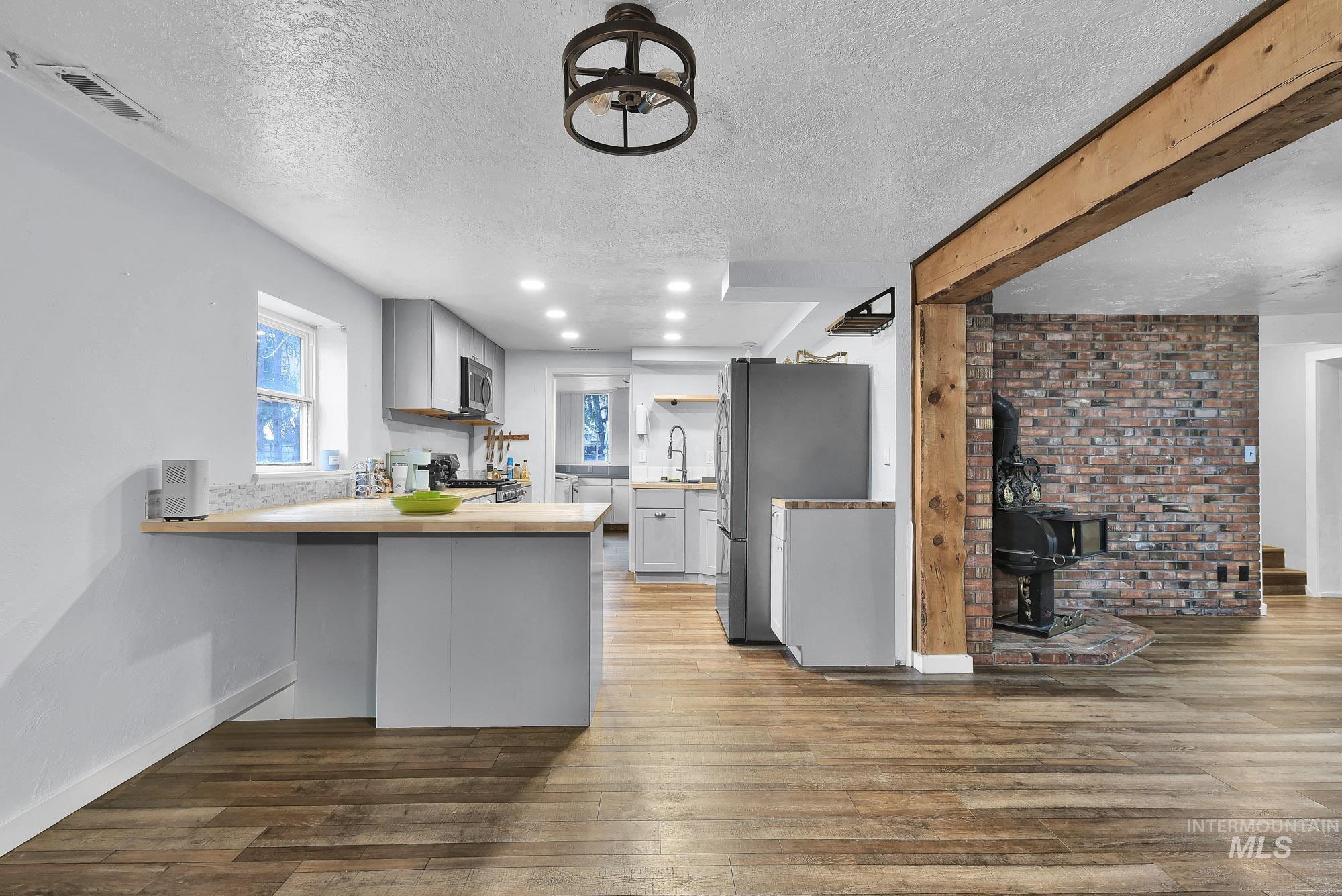 2520 N Montana Ave., Caldwell, Idaho 83605, 3 Bedrooms, 2 Bathrooms, Residential For Sale, Price $550,000,MLS 98971977