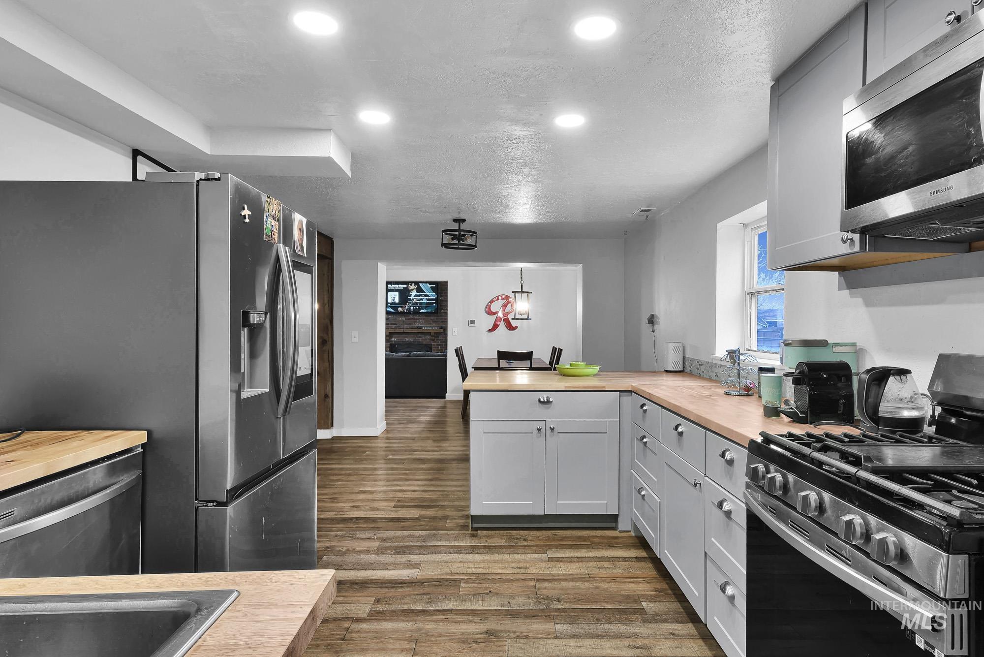 2520 N Montana Ave., Caldwell, Idaho 83605, 3 Bedrooms, 2 Bathrooms, Residential For Sale, Price $550,000,MLS 98971977