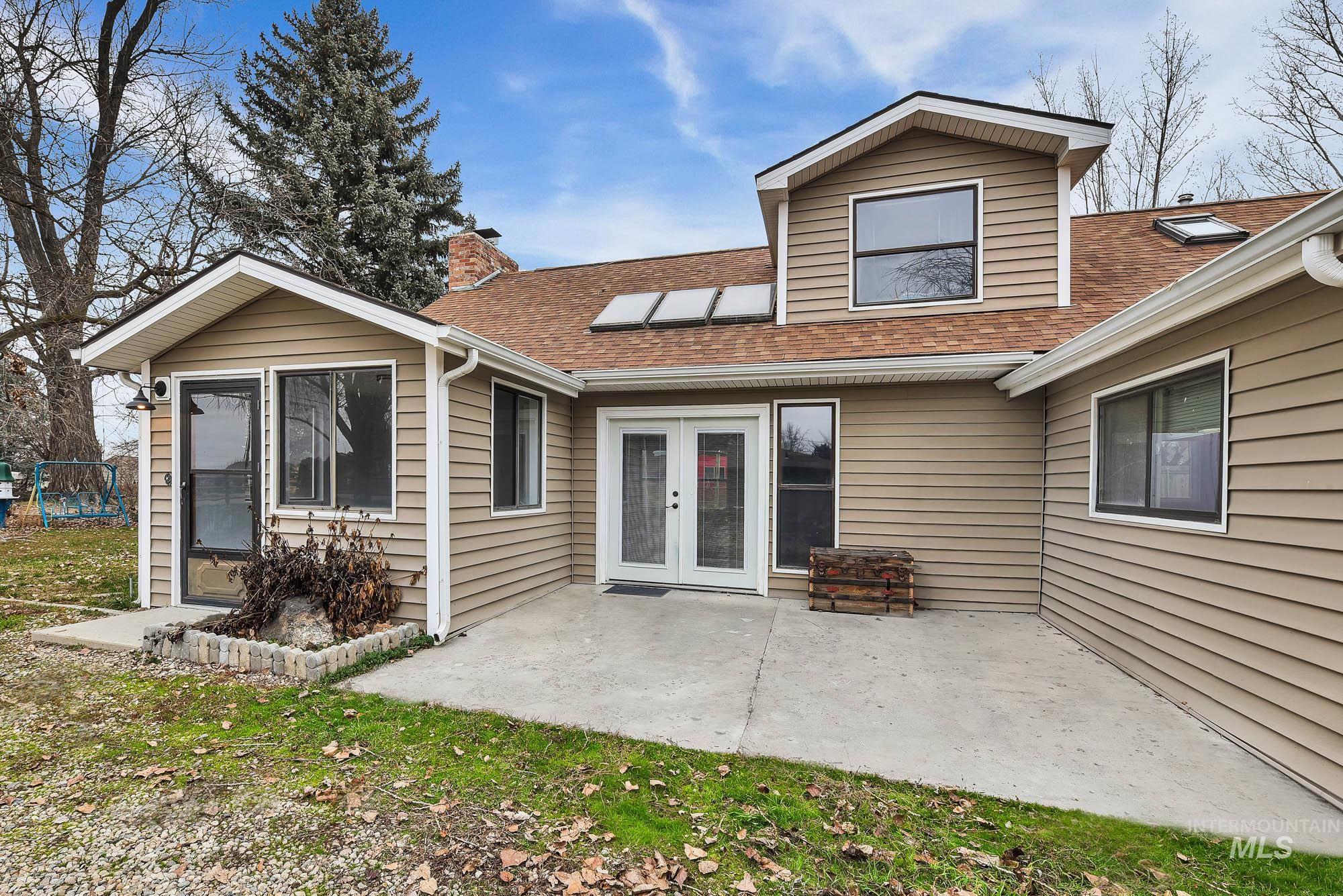 2520 N Montana Ave., Caldwell, Idaho 83605, 3 Bedrooms, 2 Bathrooms, Residential For Sale, Price $550,000,MLS 98971977