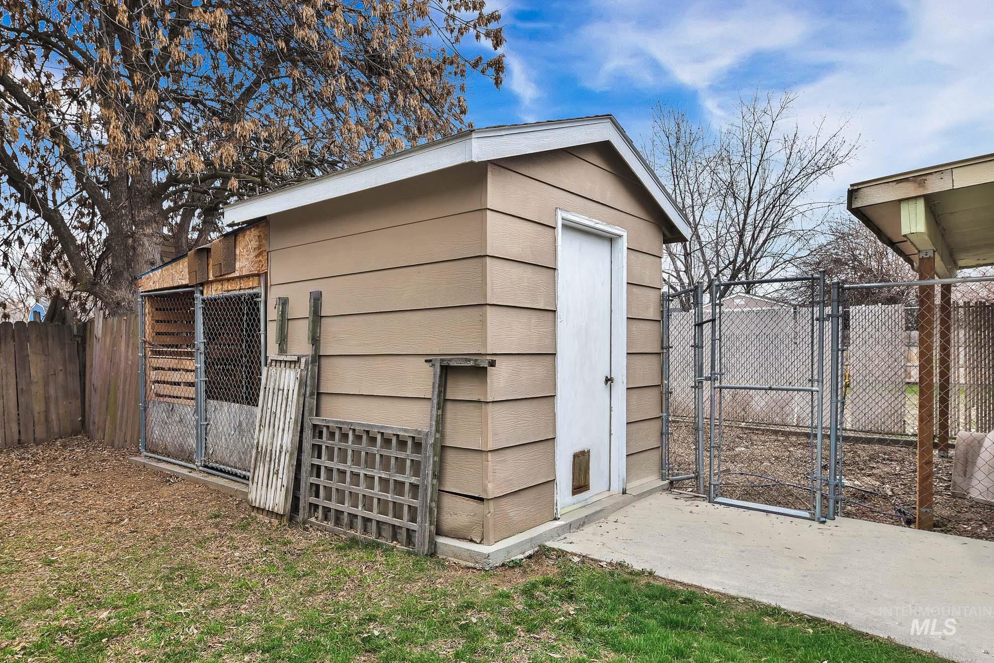 2520 N Montana Ave., Caldwell, Idaho 83605, 3 Bedrooms, 2 Bathrooms, Residential For Sale, Price $550,000,MLS 98971977