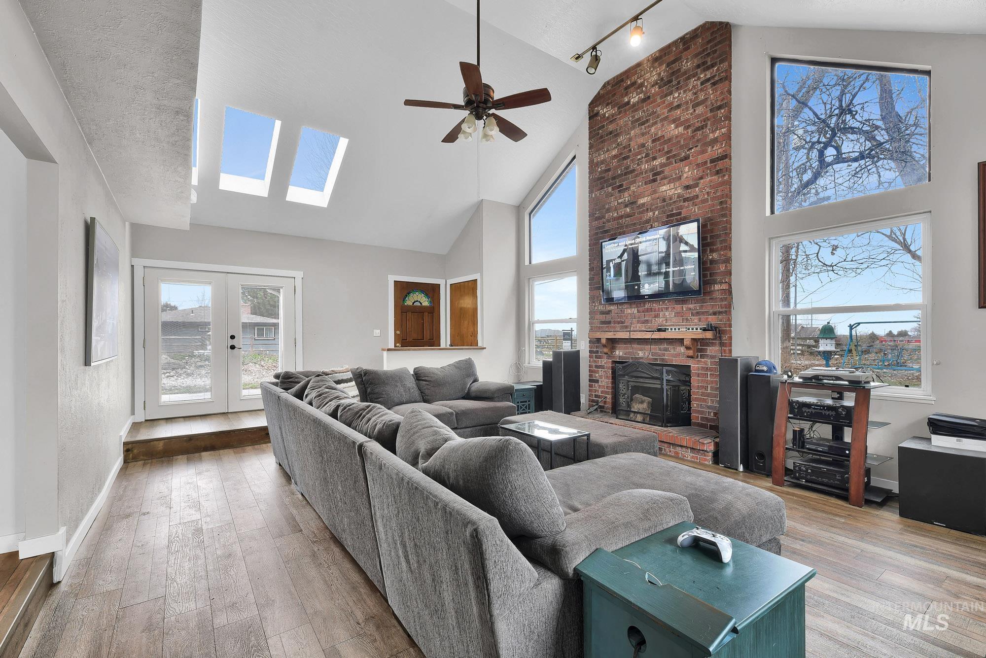 2520 N Montana Ave., Caldwell, Idaho 83605, 3 Bedrooms, 2 Bathrooms, Residential For Sale, Price $550,000,MLS 98971977