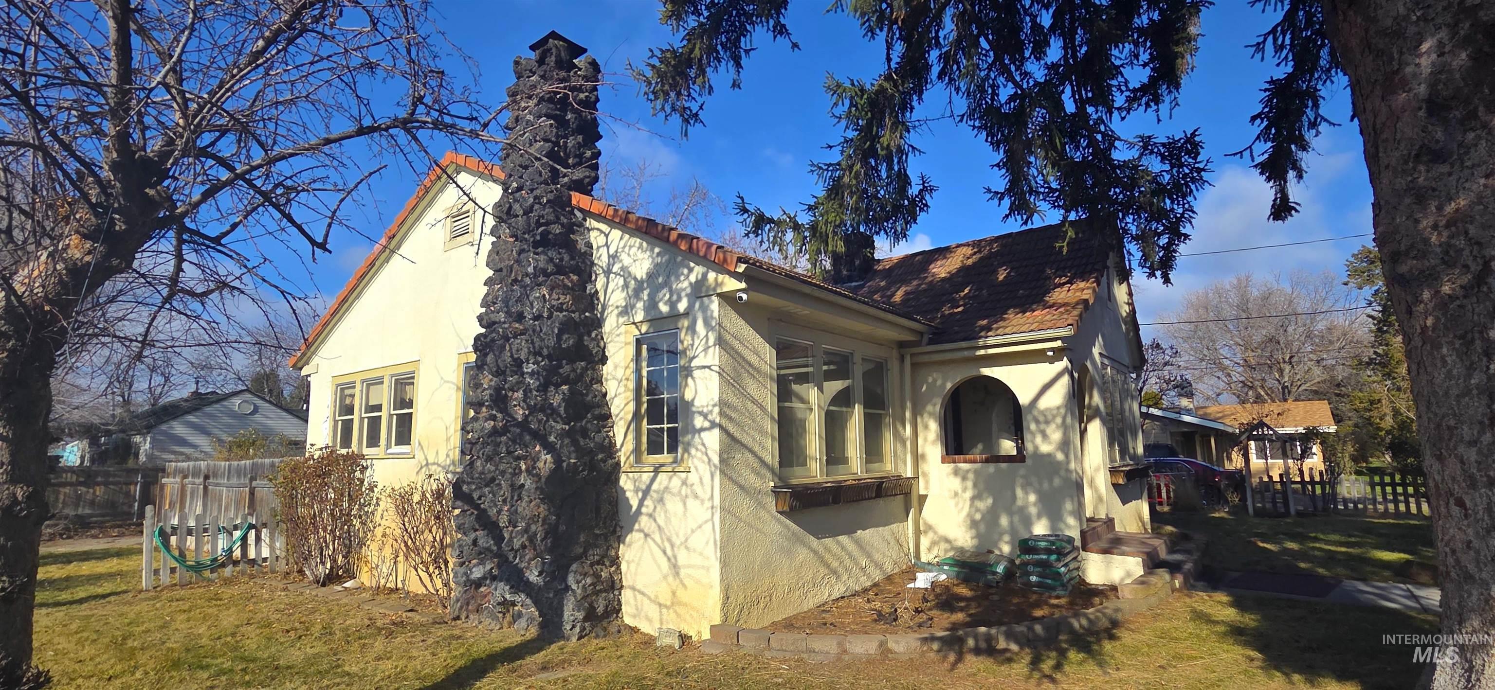 2305 S Gekeler Ln, Boise, Idaho 83706, 3 Bedrooms, 1 Bathroom, Residential For Sale, Price $473,000,MLS 98971978