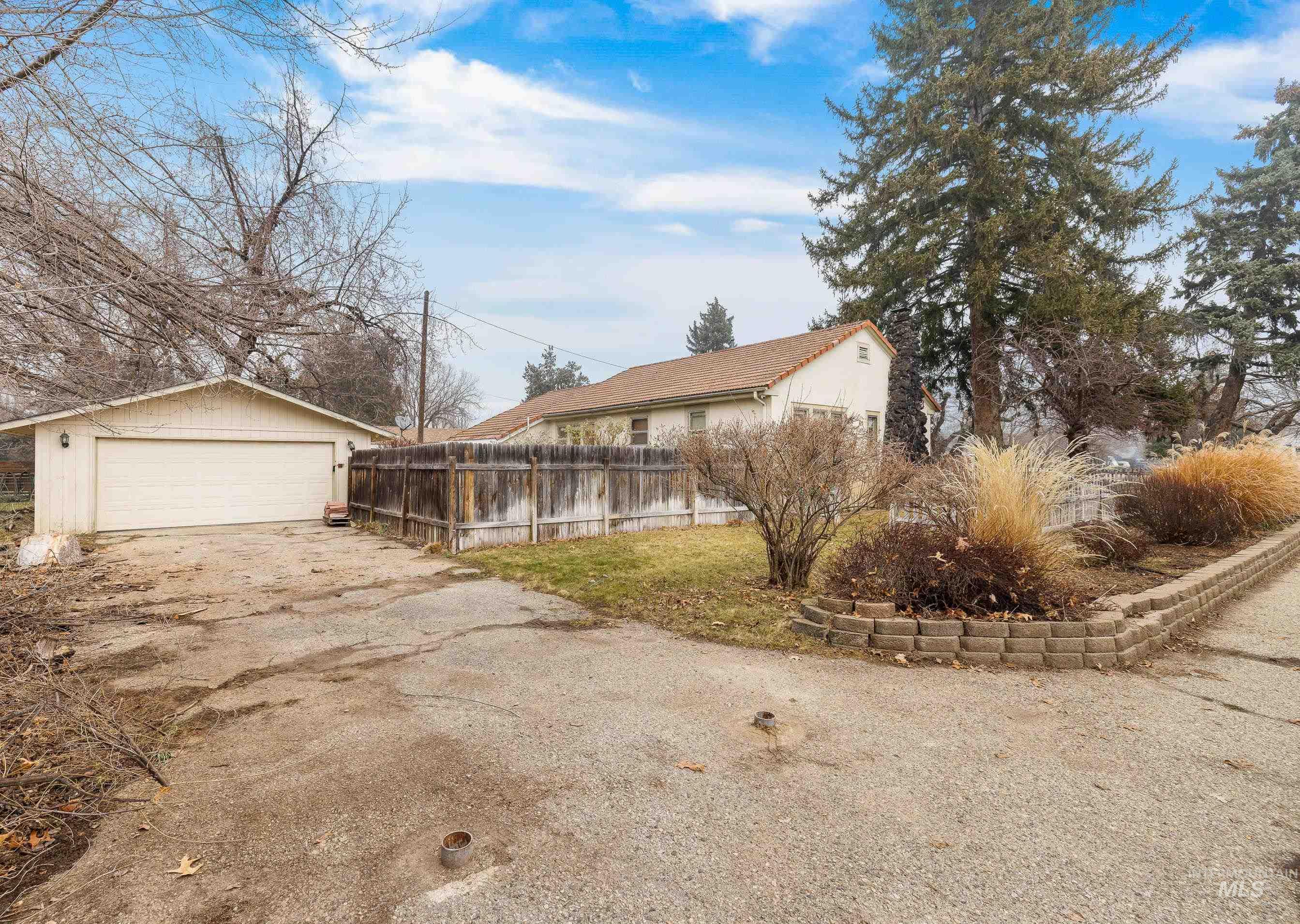 2305 S Gekeler Ln, Boise, Idaho 83706, 3 Bedrooms, 1 Bathroom, Residential For Sale, Price $473,000,MLS 98971978