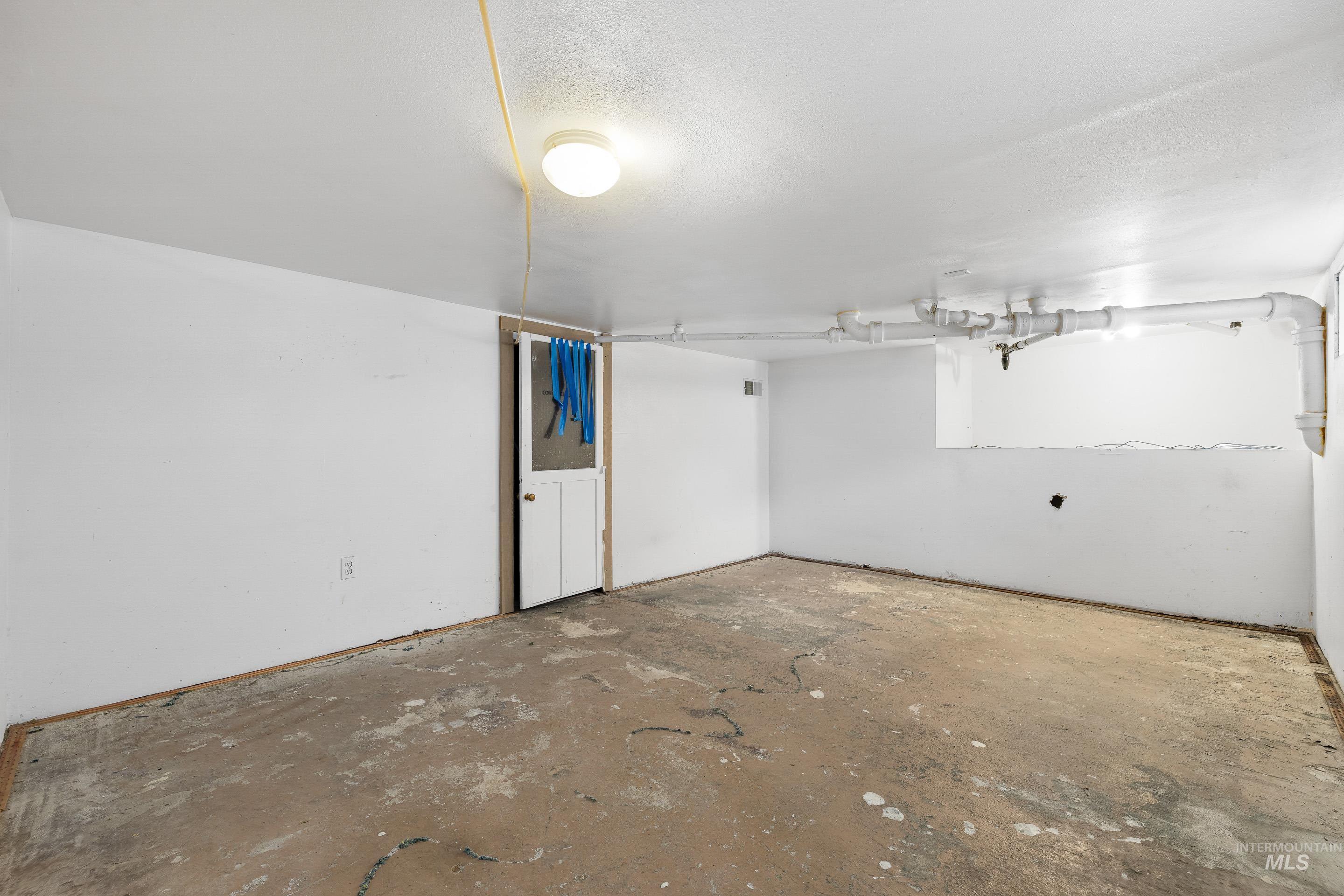 2305 S Gekeler Ln, Boise, Idaho 83706, 3 Bedrooms, 1 Bathroom, Residential For Sale, Price $473,000,MLS 98971978