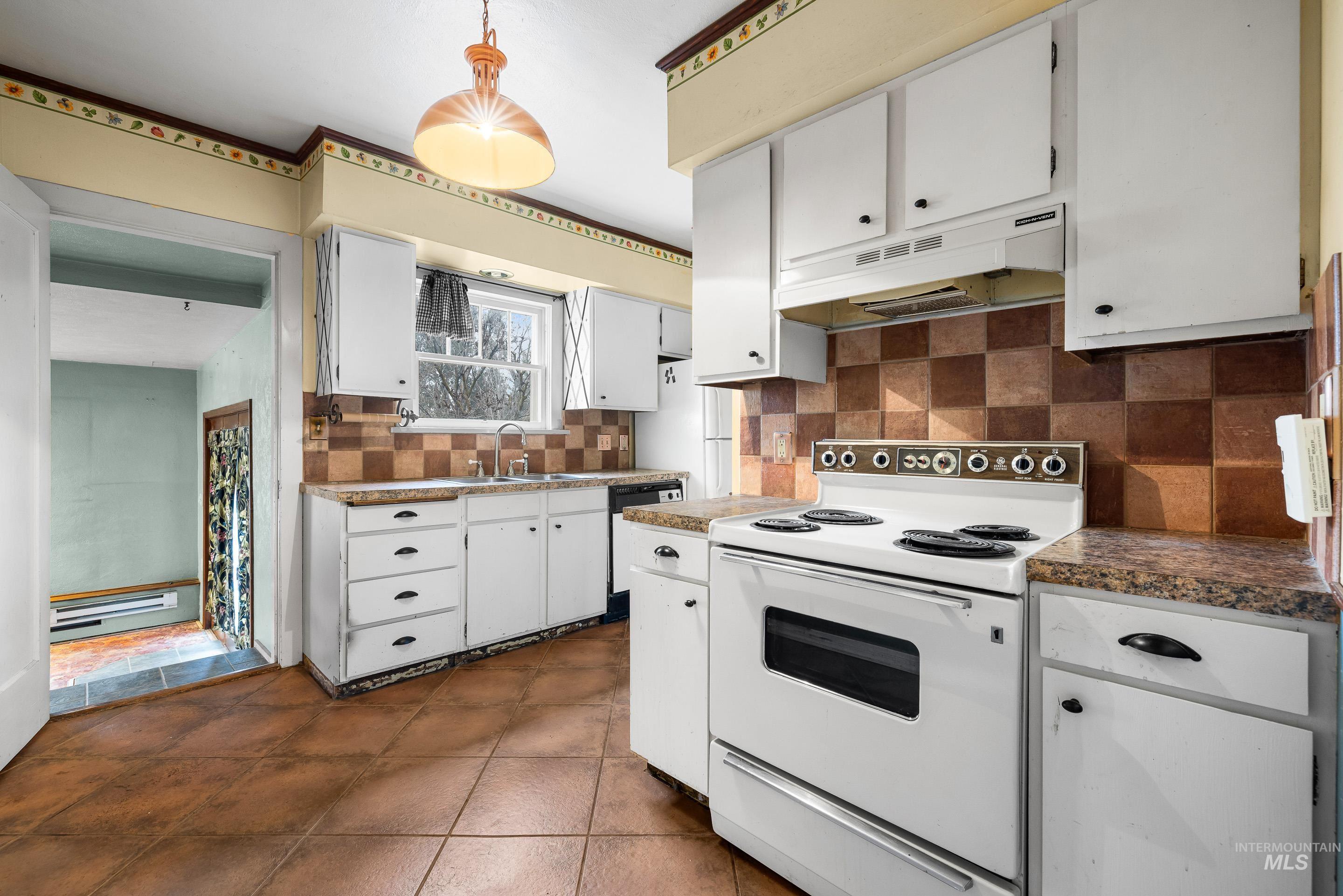 2305 S Gekeler Ln, Boise, Idaho 83706, 3 Bedrooms, 1 Bathroom, Residential For Sale, Price $473,000,MLS 98971978