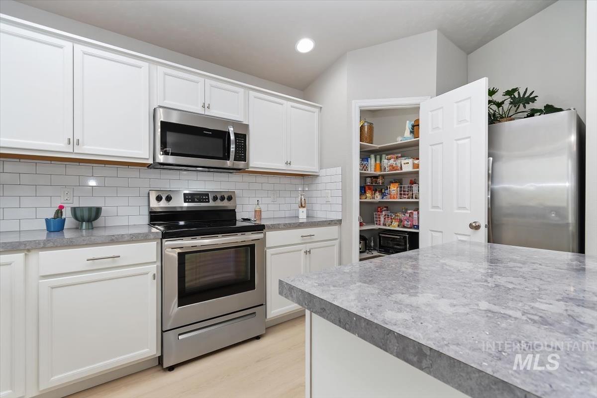 2799 W Midnight Dr., Kuna, Idaho 83634, 4 Bedrooms, 2 Bathrooms, Residential For Sale, Price $499,000,MLS 98971981