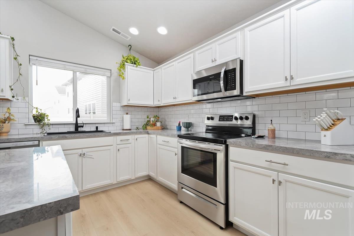 2799 W Midnight Dr., Kuna, Idaho 83634, 4 Bedrooms, 2 Bathrooms, Residential For Sale, Price $499,000, 98971981