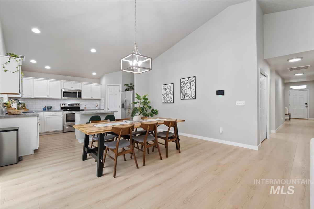 2799 W Midnight Dr., Kuna, Idaho 83634, 4 Bedrooms, 2 Bathrooms, Residential For Sale, Price $499,000,MLS 98971981