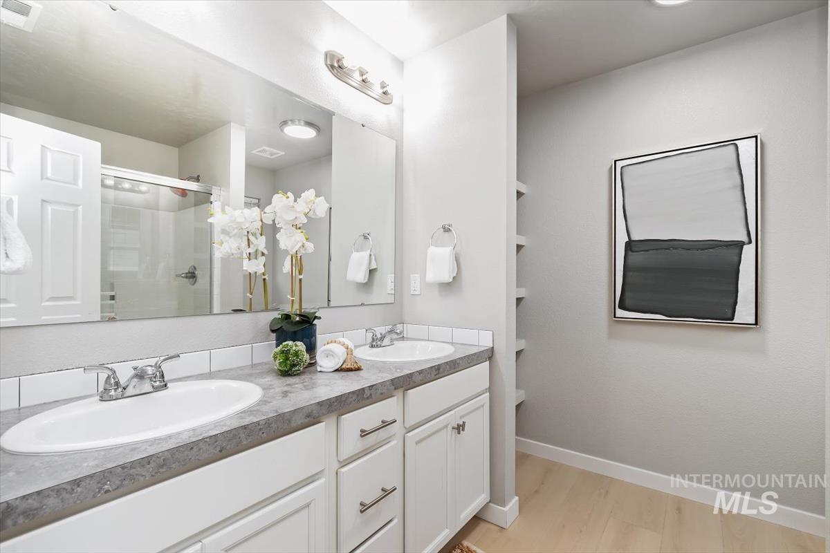 2799 W Midnight Dr., Kuna, Idaho 83634, 4 Bedrooms, 2 Bathrooms, Residential For Sale, Price $499,000,MLS 98971981