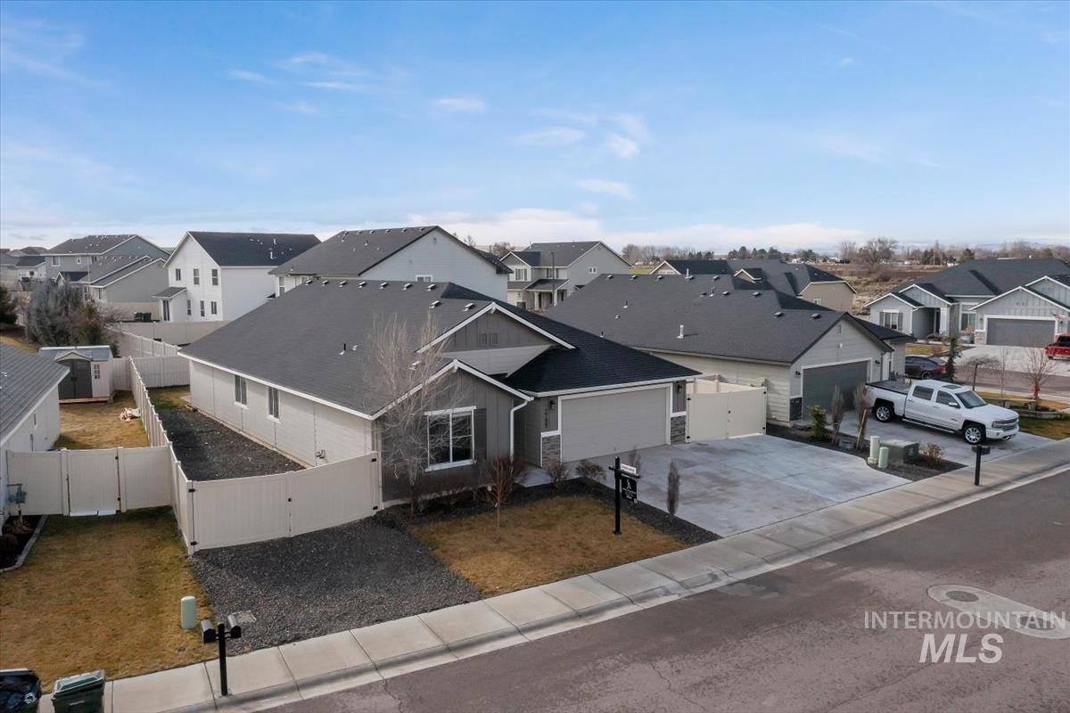 2799 W Midnight Dr., Kuna, Idaho 83634, 4 Bedrooms, 2 Bathrooms, Residential For Sale, Price $499,000, 98971981