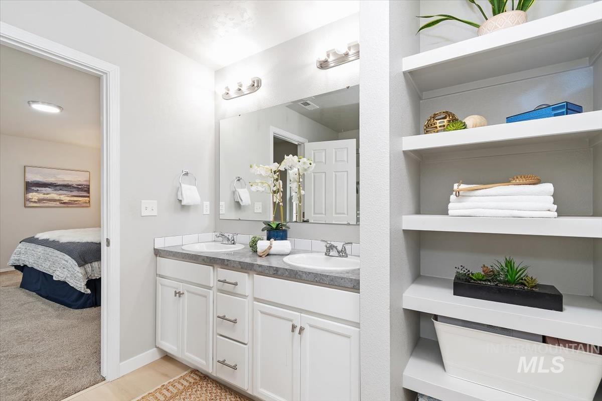 2799 W Midnight Dr., Kuna, Idaho 83634, 4 Bedrooms, 2 Bathrooms, Residential For Sale, Price $499,000, 98971981