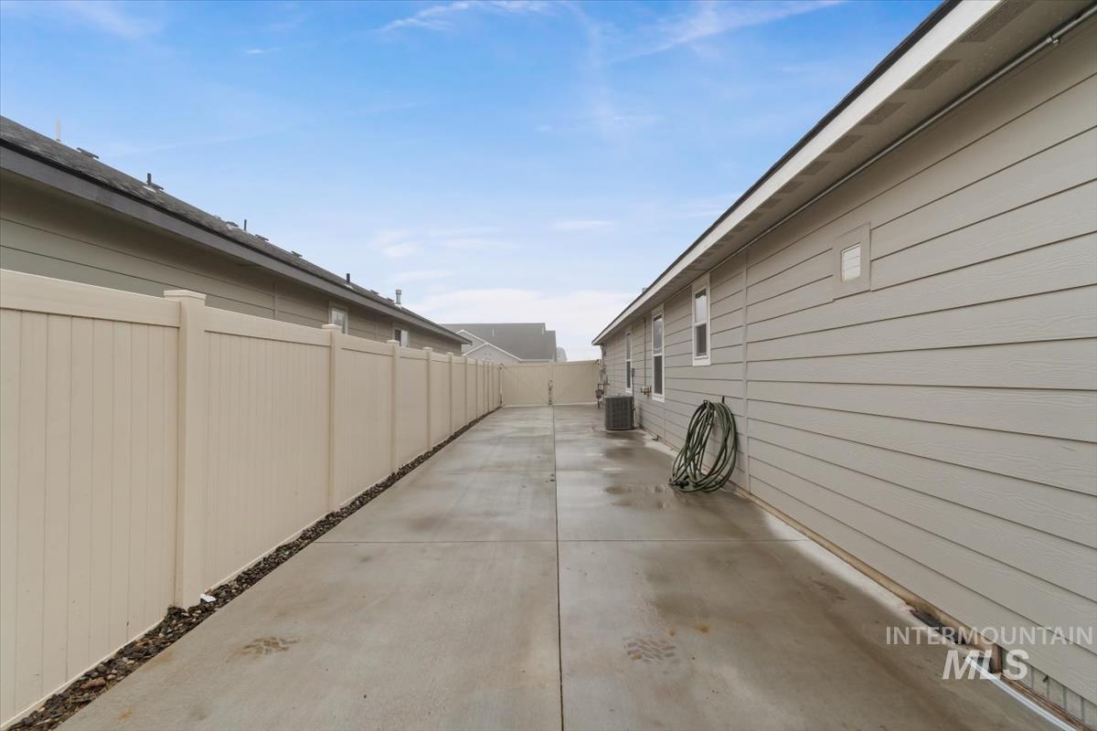 2799 W Midnight Dr., Kuna, Idaho 83634, 4 Bedrooms, 2 Bathrooms, Residential For Sale, Price $499,000, 98971981