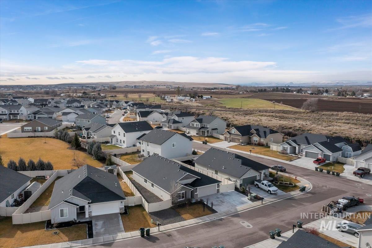 2799 W Midnight Dr., Kuna, Idaho 83634, 4 Bedrooms, 2 Bathrooms, Residential For Sale, Price $499,000, 98971981