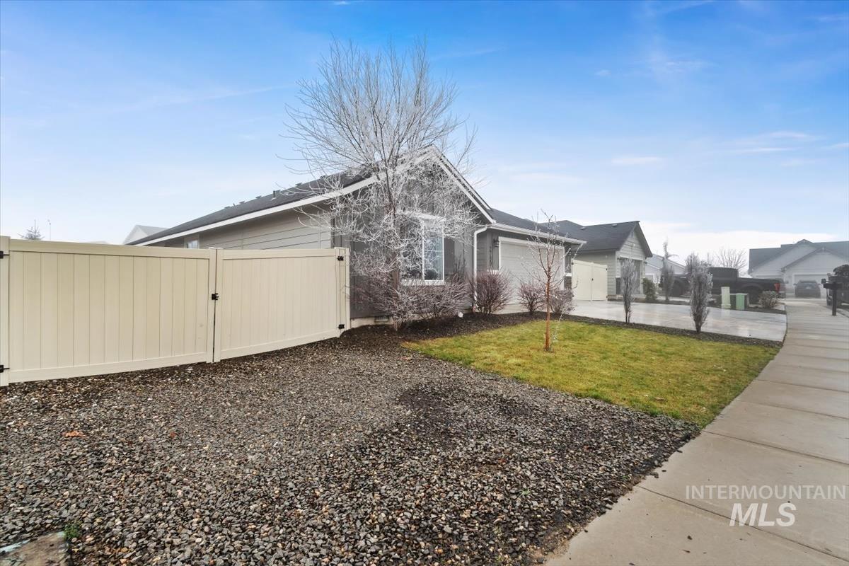 2799 W Midnight Dr., Kuna, Idaho 83634, 4 Bedrooms, 2 Bathrooms, Residential For Sale, Price $499,000, 98971981