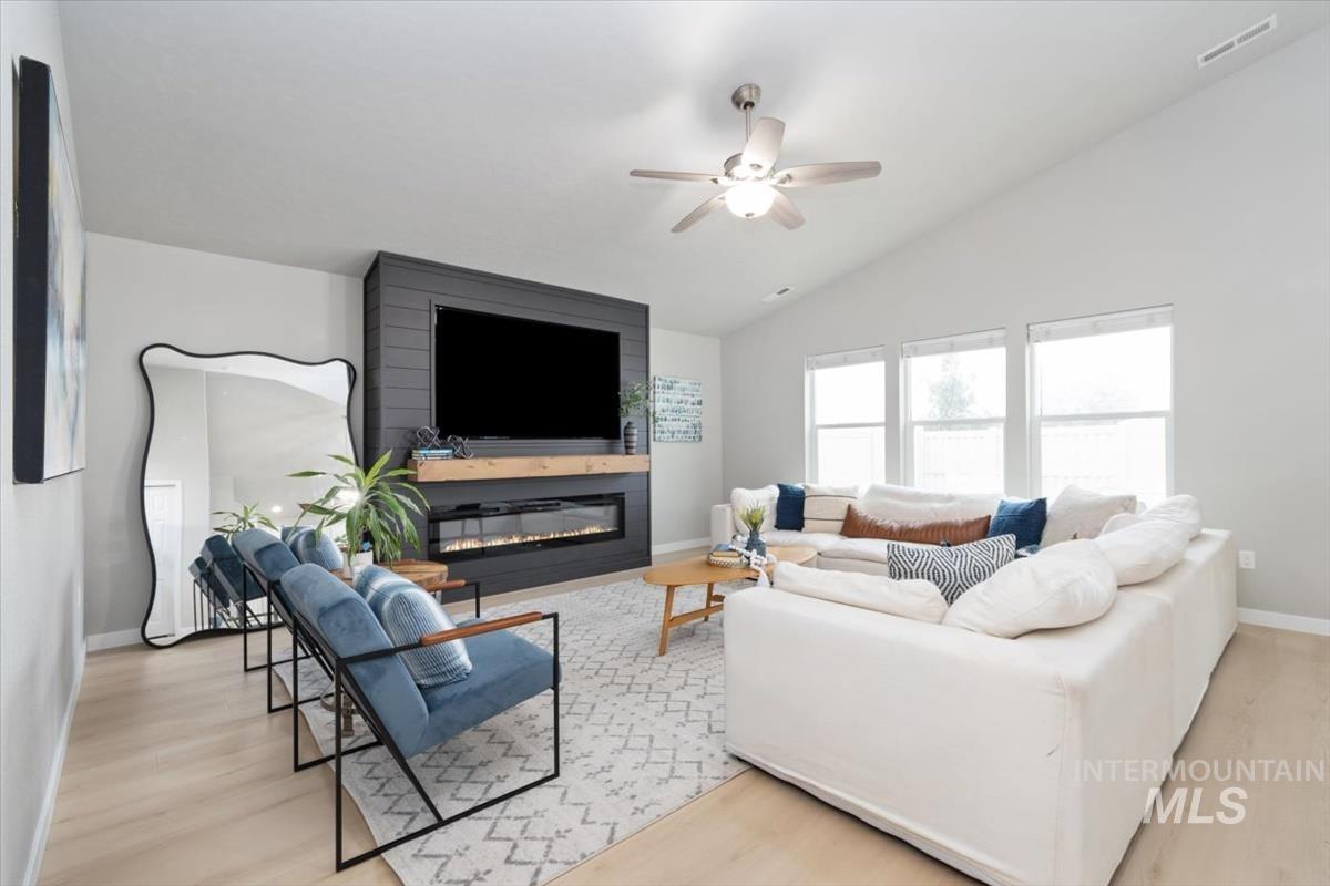 2799 W Midnight Dr., Kuna, Idaho 83634, 4 Bedrooms, 2 Bathrooms, Residential For Sale, Price $499,000, 98971981