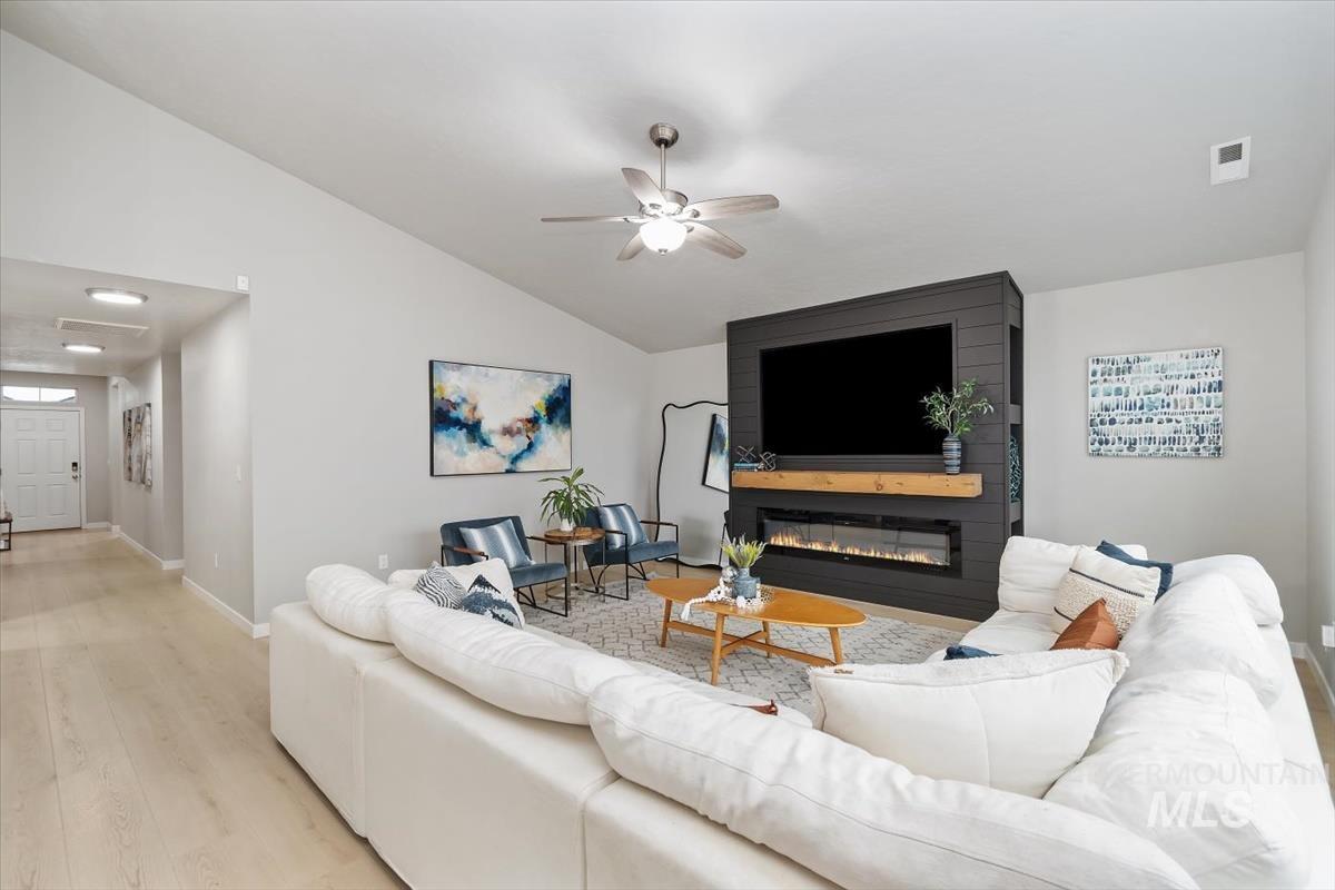 2799 W Midnight Dr., Kuna, Idaho 83634, 4 Bedrooms, 2 Bathrooms, Residential For Sale, Price $499,000,MLS 98971981