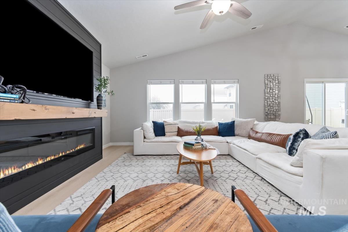 2799 W Midnight Dr., Kuna, Idaho 83634, 4 Bedrooms, 2 Bathrooms, Residential For Sale, Price $499,000,MLS 98971981