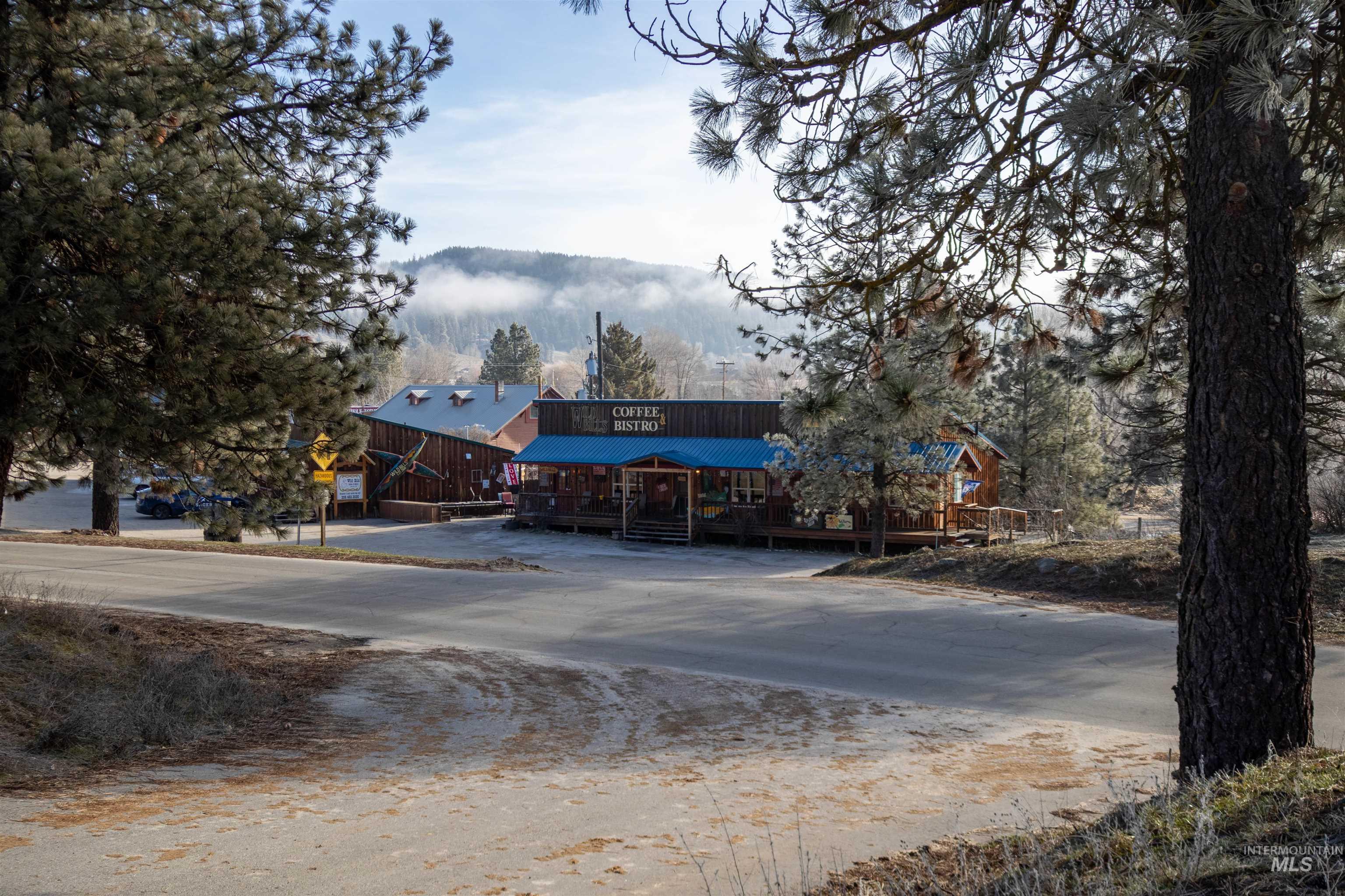 609 S Middlefork Rd, Garden Valley, Idaho 83622, 3 Bedrooms, 1.5 Bathrooms, Residential For Sale, Price $509,000,MLS 98971982