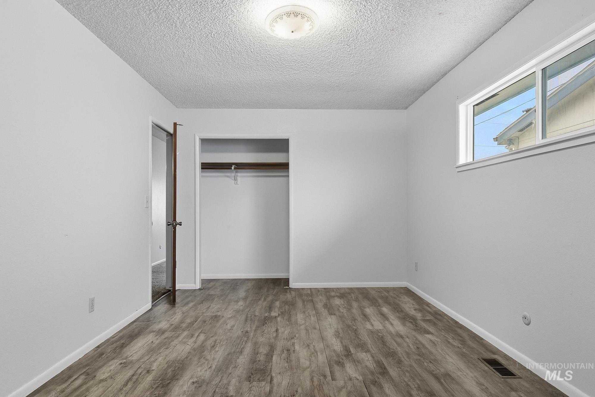 312 Denker, Caldwell, Idaho 83605, 2 Bedrooms, 1 Bathroom, Residential Income For Sale, Price $410,000,MLS 98971983