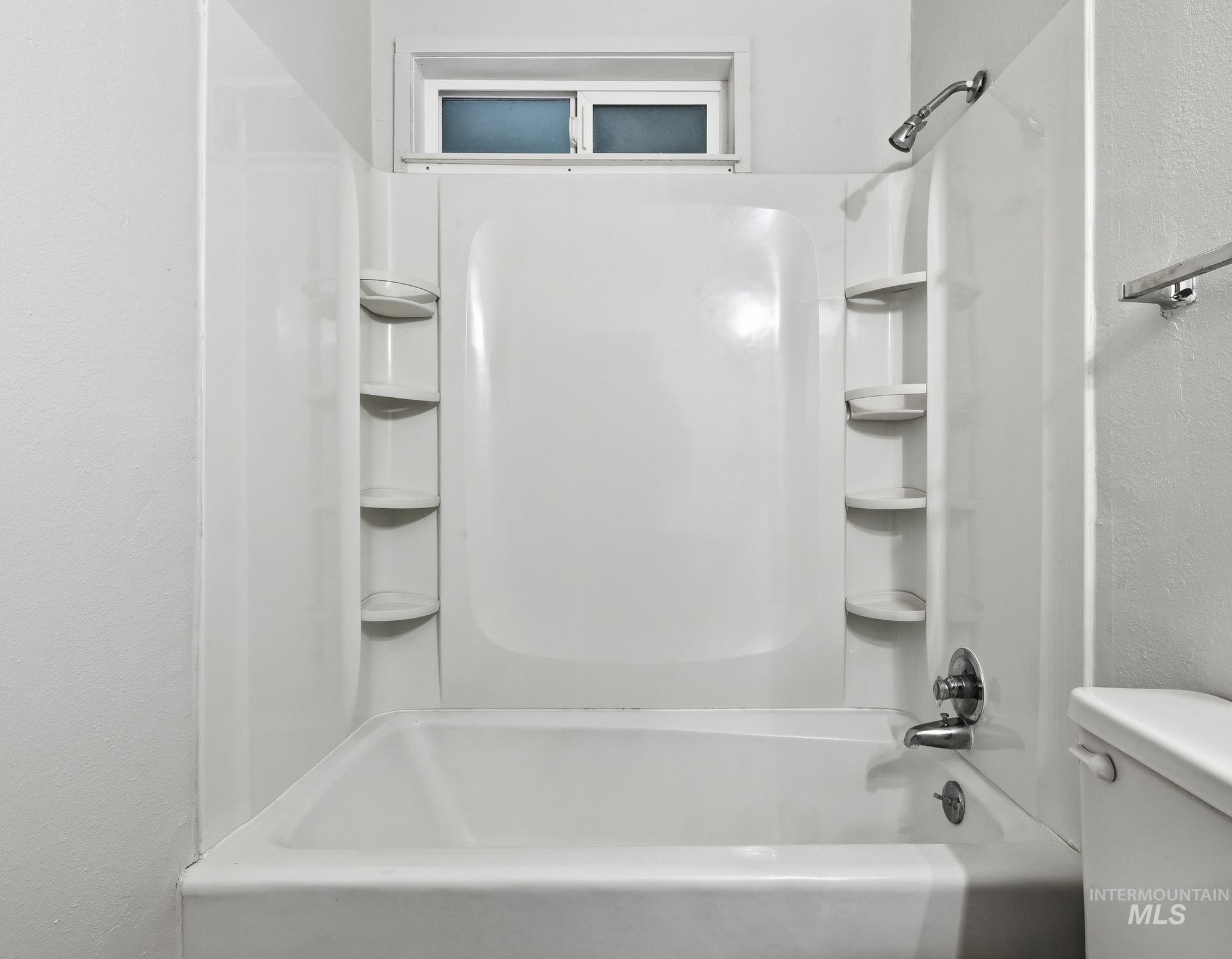 312 Denker, Caldwell, Idaho 83605, 2 Bedrooms, 1 Bathroom, Residential Income For Sale, Price $410,000,MLS 98971983