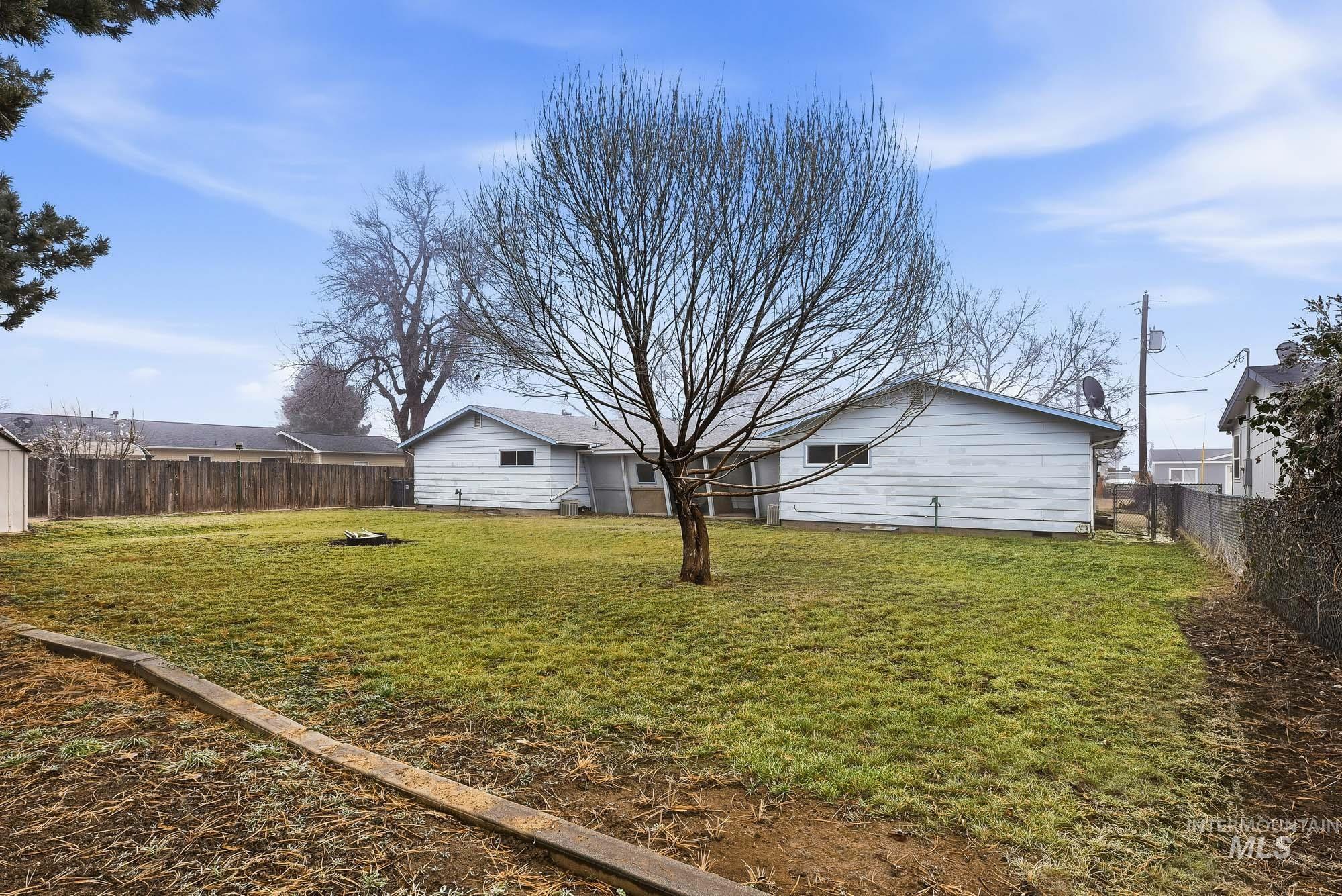 312 Denker, Caldwell, Idaho 83605, 2 Bedrooms, 1 Bathroom, Residential Income For Sale, Price $410,000,MLS 98971983