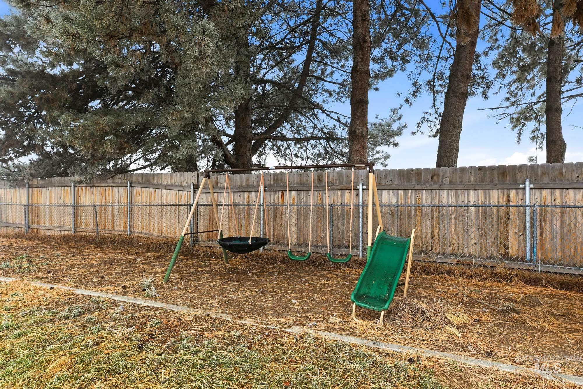 312 Denker, Caldwell, Idaho 83605, 2 Bedrooms, 1 Bathroom, Residential Income For Sale, Price $410,000,MLS 98971983