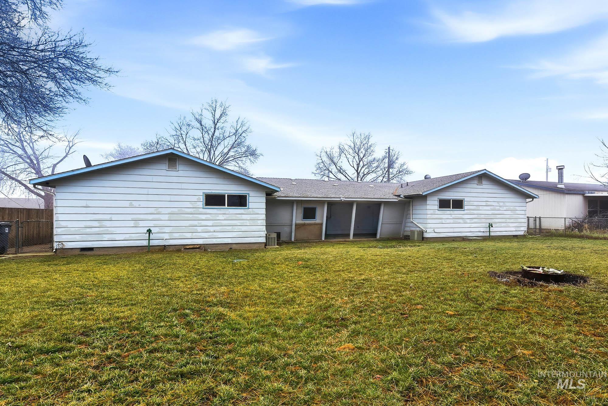 312 Denker, Caldwell, Idaho 83605, 2 Bedrooms, 1 Bathroom, Residential Income For Sale, Price $410,000,MLS 98971983