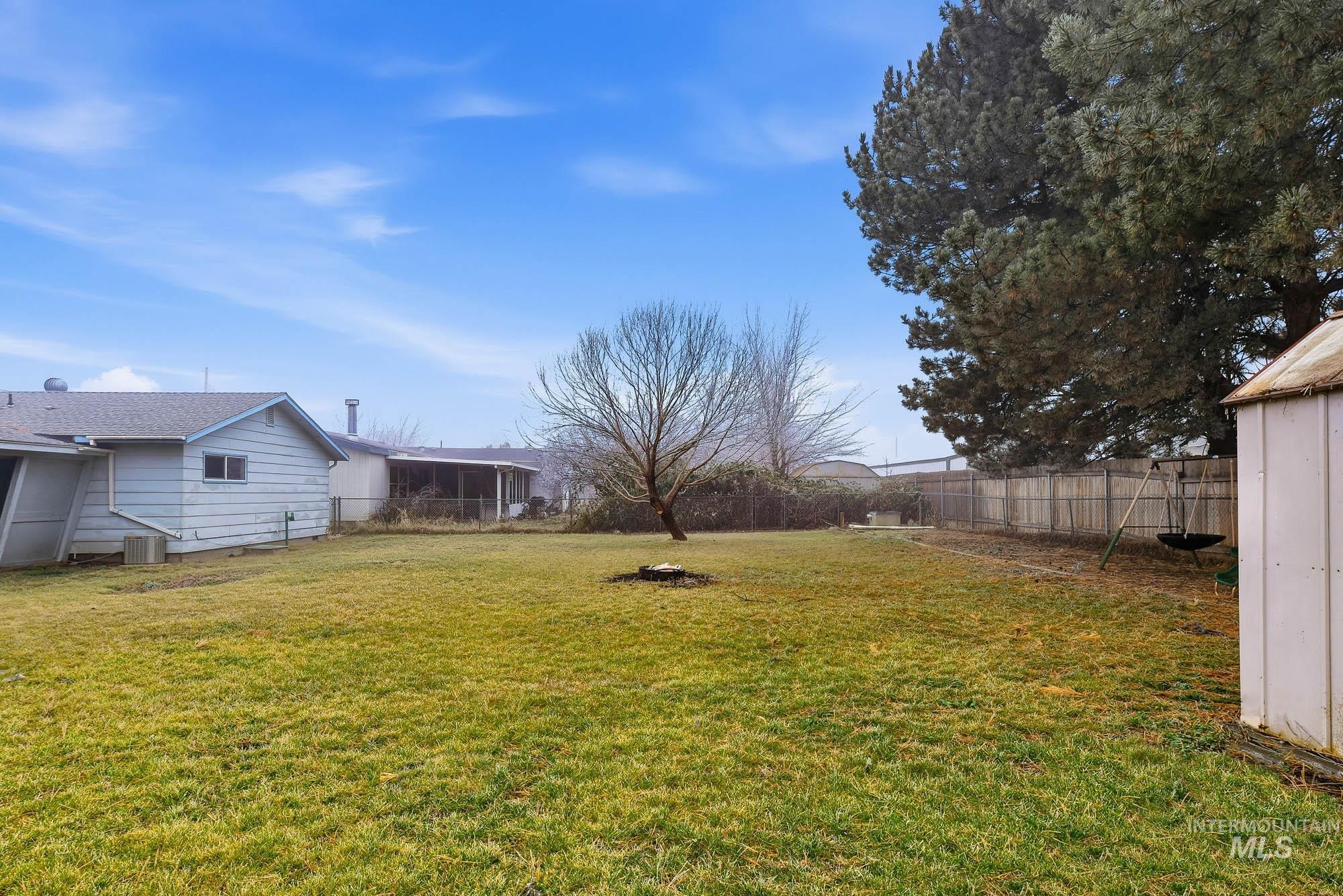 312 Denker, Caldwell, Idaho 83605, 2 Bedrooms, 1 Bathroom, Residential Income For Sale, Price $410,000,MLS 98971983