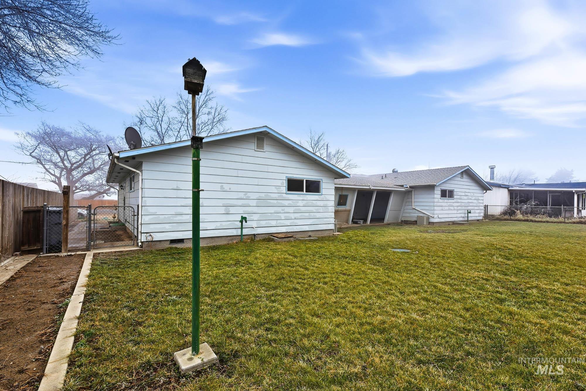 312 Denker, Caldwell, Idaho 83605, 2 Bedrooms, 1 Bathroom, Residential Income For Sale, Price $410,000,MLS 98971983