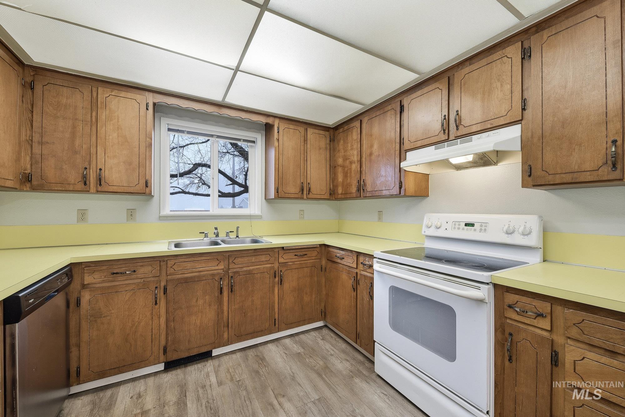 312 Denker, Caldwell, Idaho 83605, 2 Bedrooms, 1 Bathroom, Residential Income For Sale, Price $410,000,MLS 98971983