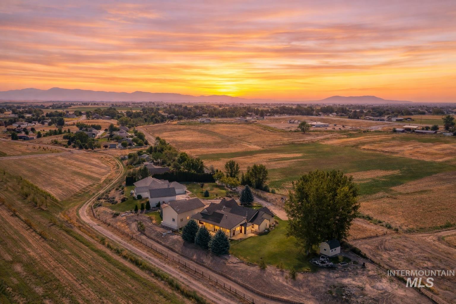 9650 Kemp Rd., Middleton, Idaho 83644, 4 Bedrooms, 3.5 Bathrooms, Residential For Sale, Price $998,500,MLS 98971987