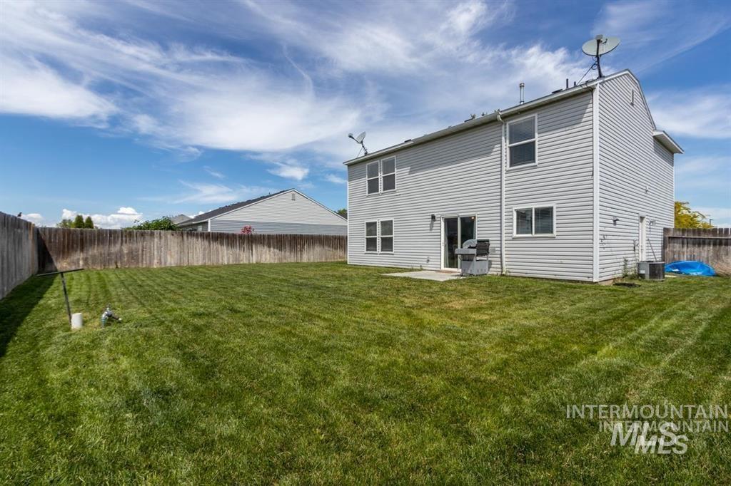 13779 Paraiso, Caldwell, Idaho 83607, 4 Bedrooms, 2.5 Bathrooms, Residential For Sale, Price $390,000,MLS 98971989