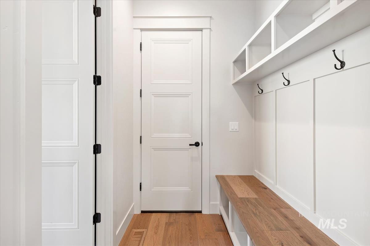 6101 W Estuary St, Eagle, Idaho 83616, 4 Bedrooms, 3.5 Bathrooms, Residential For Sale, Price $1,199,000,MLS 98971992